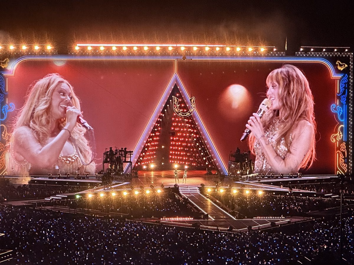 Miley Cyrus Joins Beyoncé Onstage in Paris for Surprise Performance of “II Most Wanted” miixtapechiick